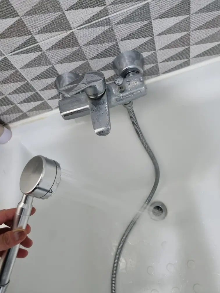 욕실 샤워기 교체, 몸보다 먼저 확인해야 할 연결부